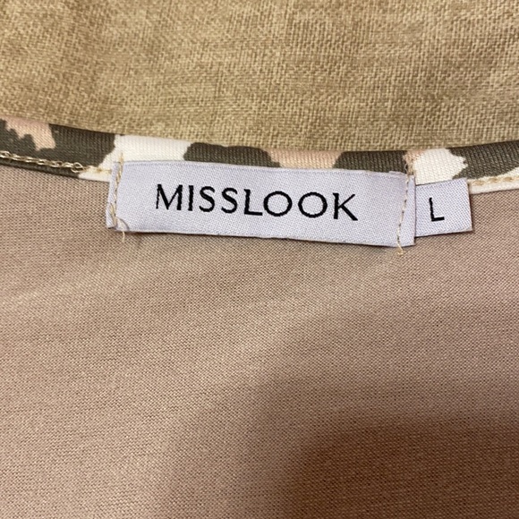 V-Neck Short Sleeve Top Size Large - Picture 3 of 3